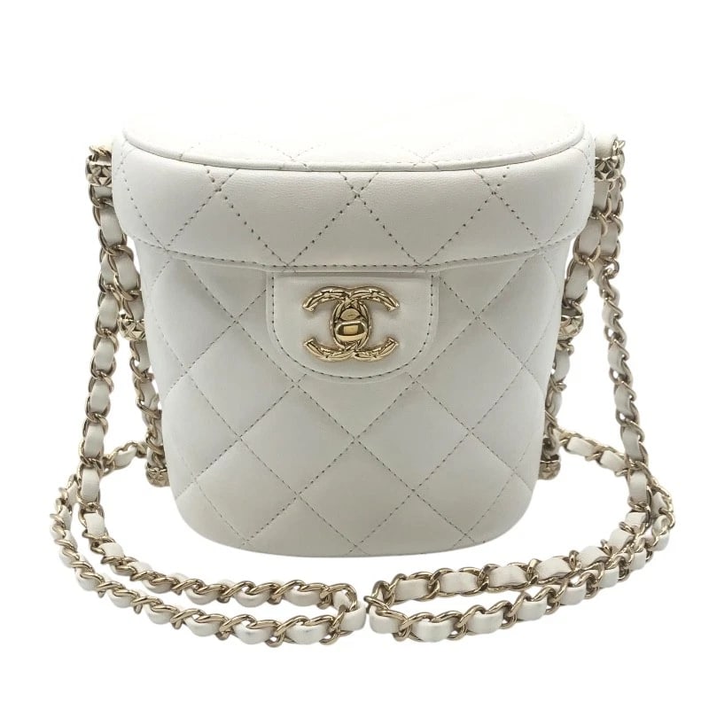 CHANEL CRUISE VANITY CASE CHAINSHOULDER BAG: CHANEL Cruise Vanity Case ChainShoulder Bag Brand: CHANEL Type: Shoulder Bag Material: Ram Color: White GDHardware Size: W13cm x H14cmx D8?cm W5.1 x H5.5x D3.1inch Accessories: None Access