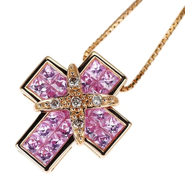 K18PG PINK SAPPHIRE DIAMOND PENDANT NECKLACE: K18PG Pink Sapphire Diamond Pendant Necklace Brand: Les essentials Type: pendant necklace Material: K18PG, Main Stone/Creation sapphiresidestonediamond Color: pink Gold Size: Necklace: Chain Length