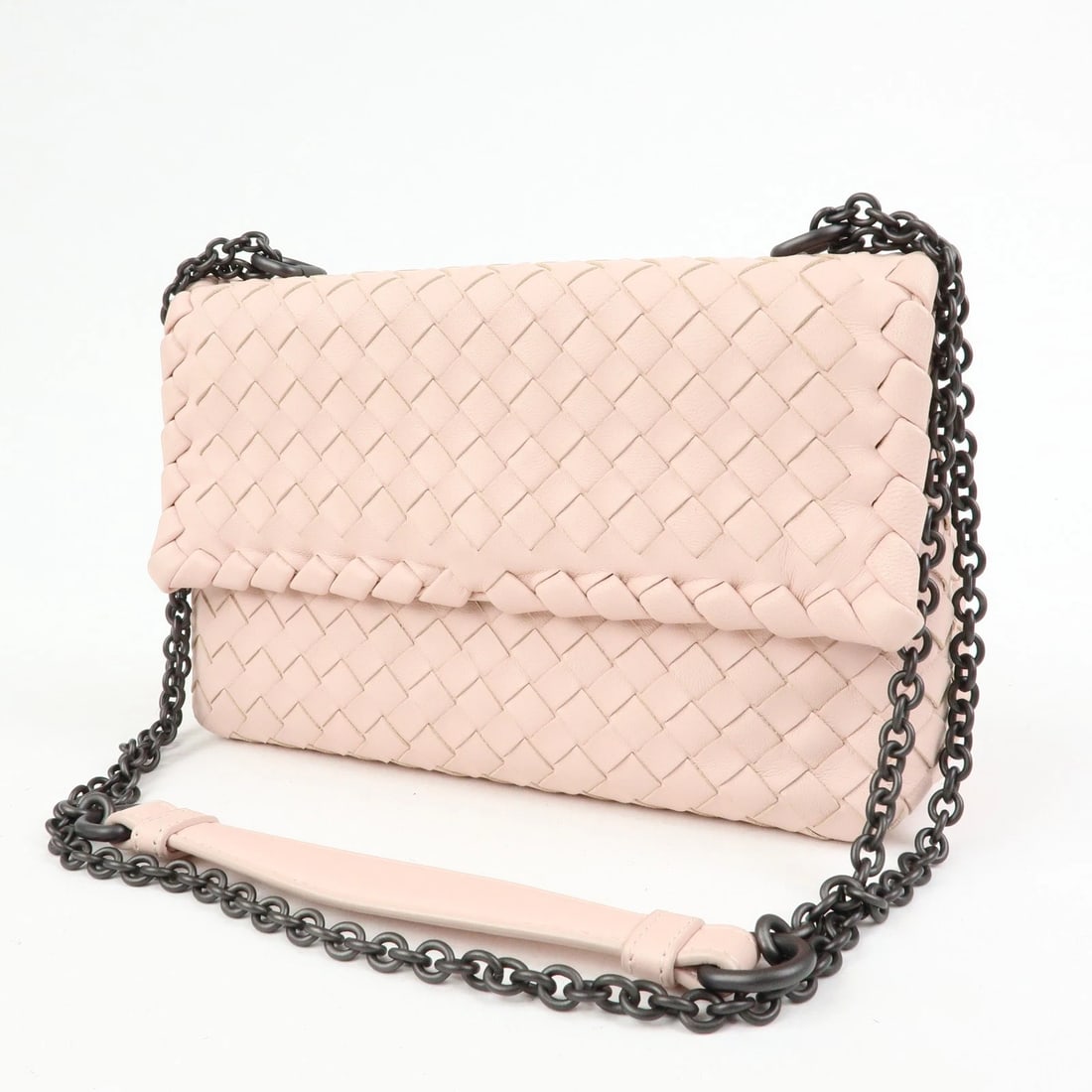 BOTTEGA VENETA INTRECCIATO LEATHER CHAIN SHOULDER BAG: BOTTEGA VENETA Intrecciato Leather Chain Shoulder Bag Brand: bottega veneta Type: shoulder bag Material: Leather Color: Pink Size: W21cm(8.27")H15cm(5.91")D7.5cm(2.95") Accessories: None A