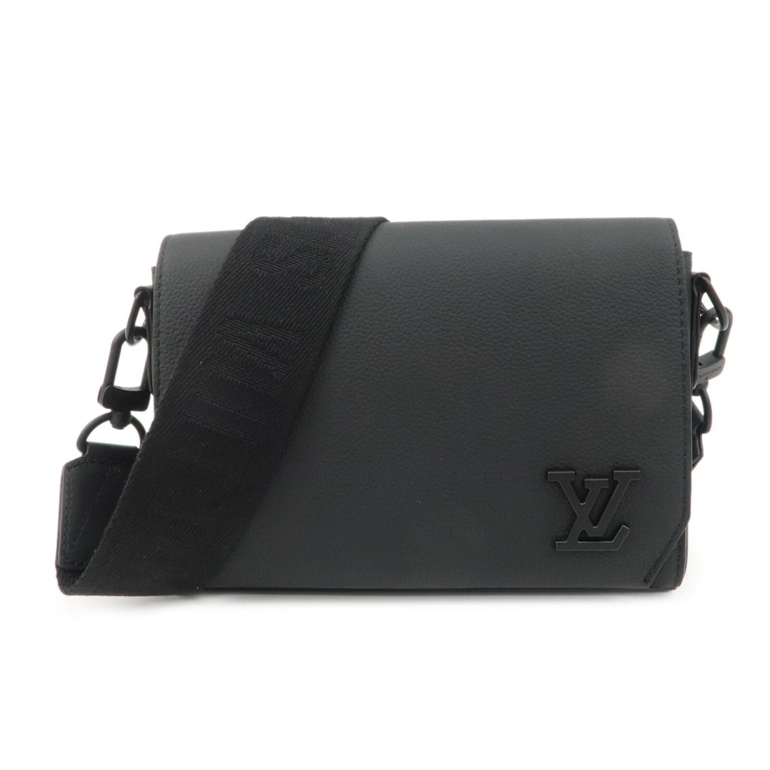 LOUIS VUITTON AEROGRAM TAKEOFF MESSENGER BAG: Louis Vuitton Aerogram Takeoff Messenger bag Brand: cartier Type: hand bag Material: Aerogram Leather Color: Noir Size: W21 × H15 × D7cm (8.27"/5.91"/2.76") Accessories: None Accessories N