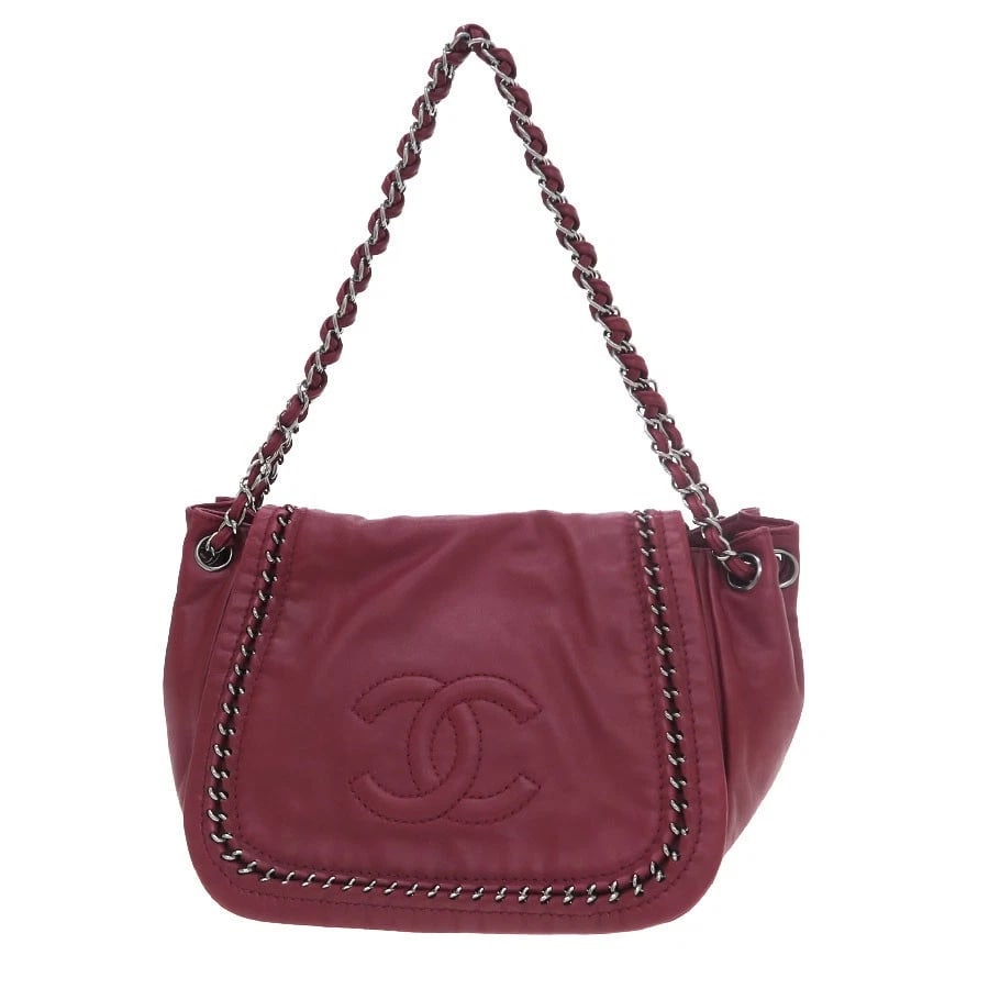CHANEL LUXURY CHAIN SHOULDER BAG RED GOLD HARDWARE: Chanel Luxury Chain Shoulder Bag Red Gold Hardware Brand: Chanel Type: Shoulder Bag Material: none Color: Red Size: W:28cm×H:20cm×D:12cm Accessories: None Accessories Notice: When purchasi