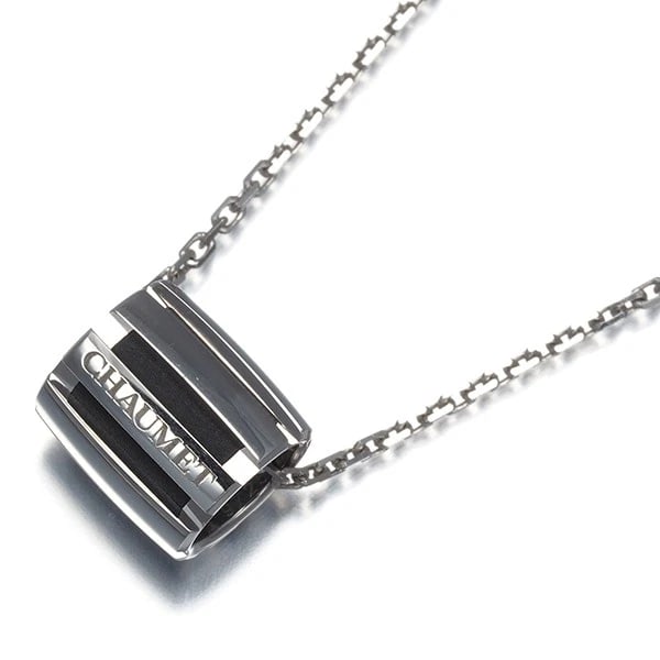 CHAUMET NECKLACE CLASS ONE 18K: CHAUMET Necklace Class One 18K Brand: CHAUMET Type: Necklace Material: 18K / 750 / White Gold/Rubber, Color: white gold Size: Necklace length: 42cm Pendant size: 9.0 x 9.8mm Accessories: None