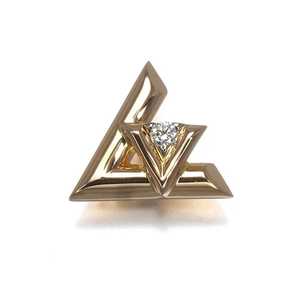 LOUIS VUITTON SINGLE EARRING DIAMOND VOLT ONE: Louis Vuitton Single Earring Diamond Volt One Brand: Louis Vuitton Type: Single Earring Material: 18K / 750 / Rose Gold, Main Stone/Creation NATURAL Color: Rose Gold Size: Design size: 9.7 x 11.0mm