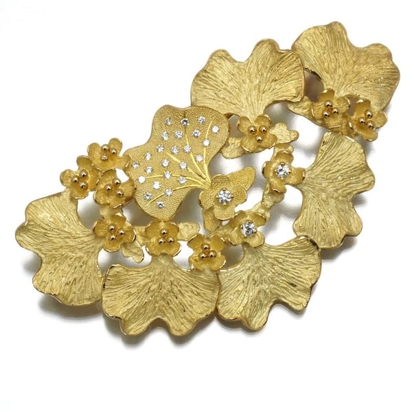 IKEDA KEIKO PENDANT AND BROOCH DIAMOND: IKEDA KEIKO Pendant and Brooch Diamond Brand: IKEDA KEIKO Type: Pendant Material: 18K / 750 / Yellow Gold, Main Stone/Creation NATURAL Color: Yellow Gold Size: Design size: 31.2 x 53.3mm Bail inner