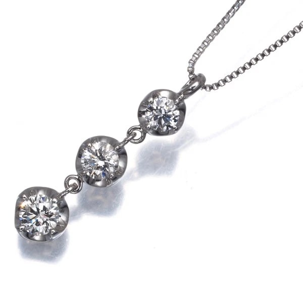 VENDOME NECKLACE DIAMOND 950 850 PLATINUM: VENDOME Necklace Diamond 950 850 Platinum Brand: VENDOME Type: Necklace Material: 950 / 850 / Platinum, Main Stone/Creation Natural Color: Silver Size: Necklace length: 36 / 40cm Total length of the p