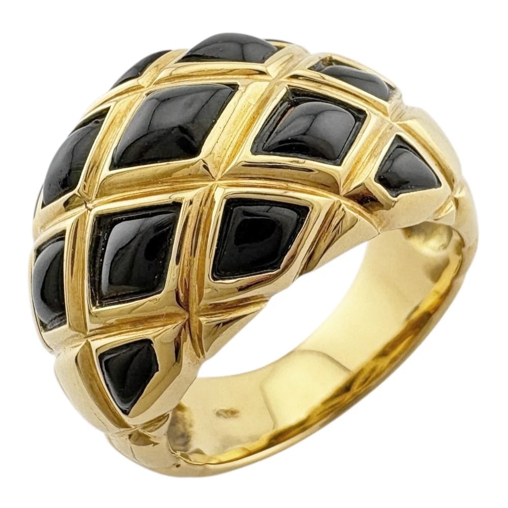 RING K18 YELLOW GOLD ONYX: Ring K18 yellow gold onyx Brand: Unbranded Type: Ring Material: K18 yellow gold, Main Stone/Creation onyx Color: gold Size: US 7 1/2 Accessories: None Accessories Notice: When purchasing pre-owned