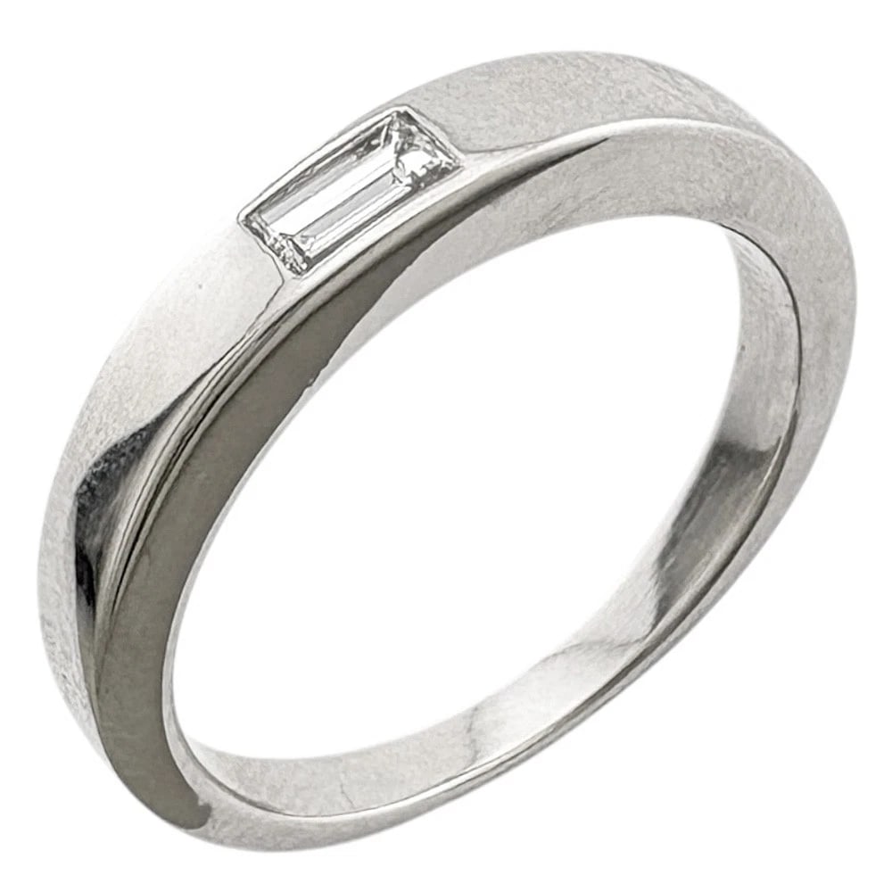 RING PT950PLATINUM DIAMOND: Ring Pt950Platinum diamond Brand: Unbranded Type: Ring Material: Pt950Platinum, Main Stone/Creation Natural Color: Silver Size: US 7 1/8 Accessories: None Accessories Notice: When purchasing