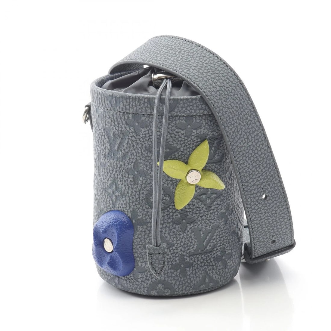 LOUIS VUITTON CHALK POUCH SHOULDER BAG: LOUIS VUITTON Chalk Pouch Shoulder Bag Brand: LOUIS VUITTON Type: Shoulder Bag Material: leather Color: Gres / Gray??ish colors × Multicolor??ish colors Size: (H:6.7" x W:4.3" x D:4.3") Accessorie