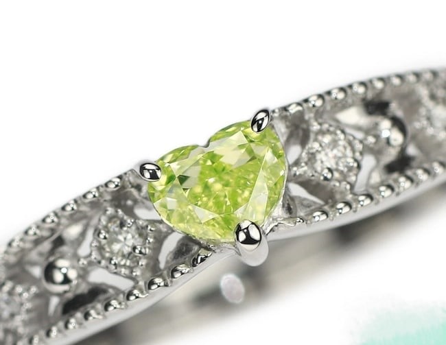 PT950 NATURAL DIAMOND RING: Pt950 Natural Diamond Ring Brand: None Type: rings Material: Pt950, Main Stone/Creation Natural Color: Silver Size: 6US Accessories: None Accessories Notice: When purchasing pre-owned good