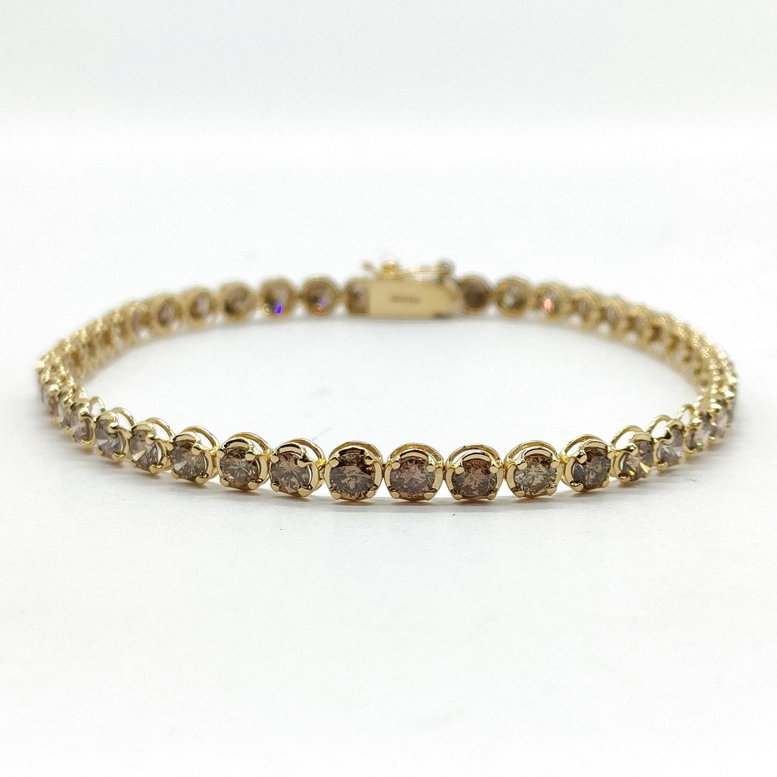 JEWELRY BRACELET NATURAL DIAMOND GOLD: Jewelry Bracelet Natural Diamond Gold Brand: Unbranded Type: Bracelet Material: Gold, Color: Yellow Gold Size: Chain Size : 17 cm / 6.69 inch Accessories: None Accessories Notice: When pur