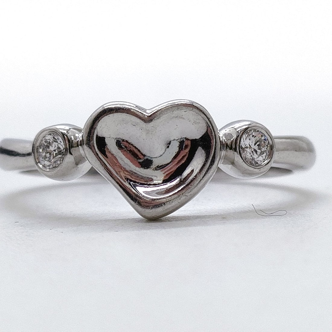 TIFFANY AND CO. RING FULL HEART NATURAL DIAMOND PLATINUM: Tiffany and Co. Ring Full Heart Natural Diamond Platinum Brand: Tiffany and Co. Type: Ring Material: Platinum, Color: Platinum Size: US 5 3/8 Accessories: None Accessories Notice: When pur