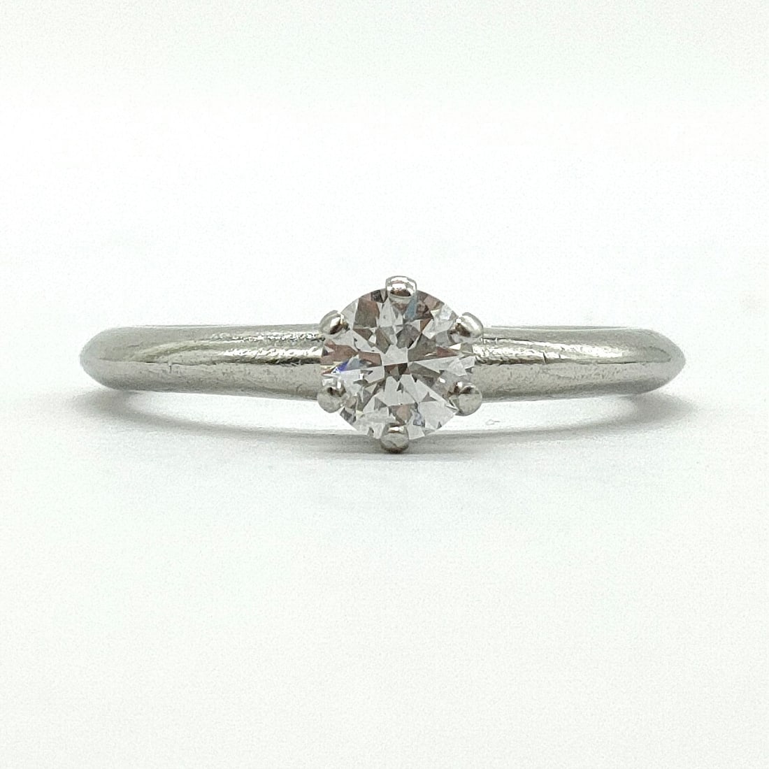 TIFFANY AND CO. RING SOLITAIRE NATURAL DIAMOND PLATINUM: Tiffany and Co. Ring Solitaire Natural Diamond Platinum Brand: Tiffany and Co. Type: Ring Material: Platinum, Color: Platinum Size: US 3 1/4 Accessories: None Accessories Notice: When purc