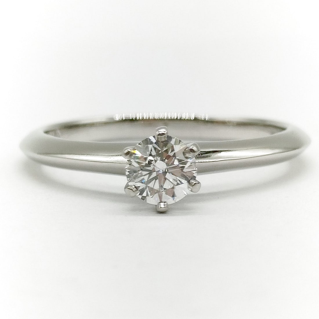 TIFFANY AND CO. RING SOLITAIRE NATURAL DIAMOND PLATINUM: Tiffany and Co. Ring Solitaire Natural Diamond Platinum Brand: Tiffany and Co. Type: Ring Material: Platinum, Color: Platinum Size: US 5 3/4 Accessories: None Accessories Notice: When purc