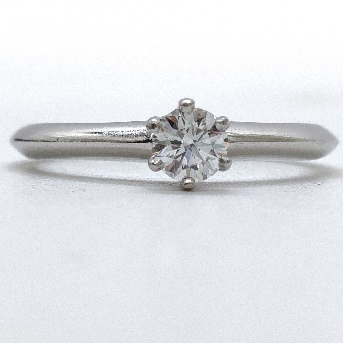 TIFFANY AND CO. RING SOLITAIRE NATURAL DIAMOND PLATINUM: Tiffany and Co. Ring Solitaire Natural Diamond Platinum Brand: Tiffany and Co. Type: Ring Material: Platinum, Color: Platinum Size: US 5 Accessories: None Accessories Notice: When purchasi
