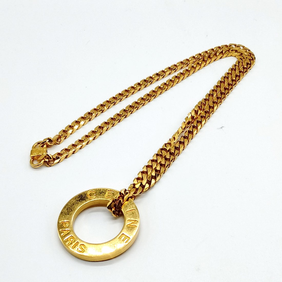 CELINE PENDANT NECKLACE GOLD: Celine Pendant Necklace Gold Brand: Celine Type: Pendant Necklace Material: Metal, Color: Gold Size: Full Length : 70 cm (approx) Size : 4.1X4.1 Accessories: None Accessories Notice: When purchasing