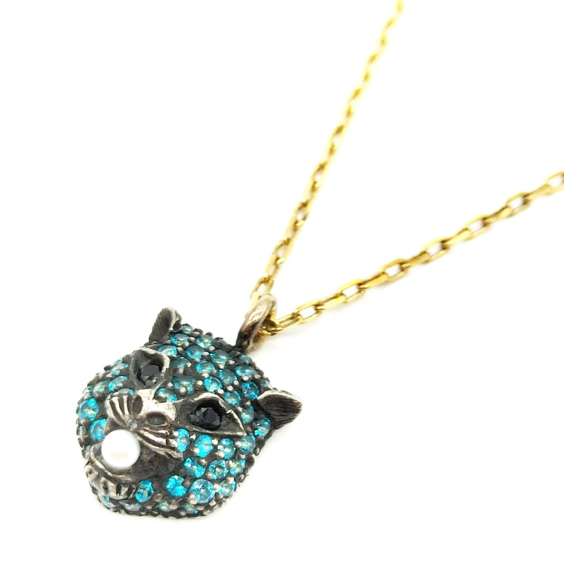 GUCCI PENDANT NECKLACE GOLD X SILVER: Gucci Pendant Necklace Gold X Silver Brand: Gucci Type: Pendant Necklace Material: Gold X Silver, Color: Yellow Gold Size: Pendant Size : 1.5X1 cm / 0.59X0.39 inch Chain Size : 40 cm / 15.7 inch