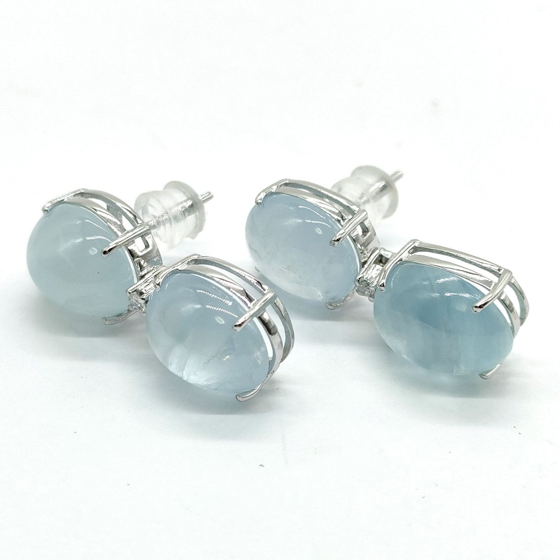 JEWELRY PIERCED EARRING AQUAMARINE WHITE GOLD: Jewelry Pierced Earring Aquamarine White Gold Brand: Unbranded Type: Pierced Earring Material: White gold, Main Stone/Creation Aquamarine Color: White gold Size: None Accessories: None Accessories
