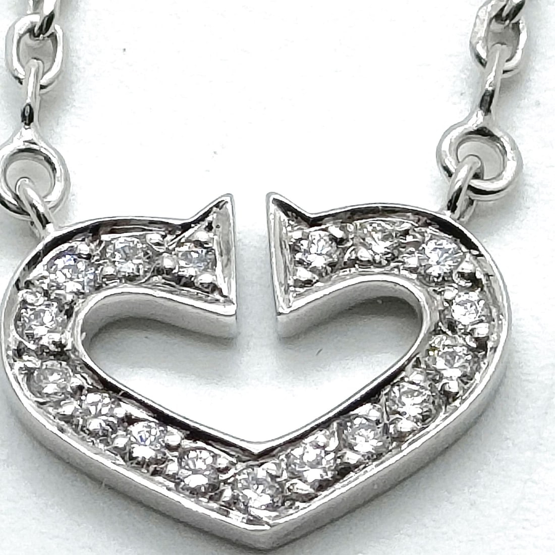 CARTIER NECKLACE C HEART NATURAL DIAMOND WHITE GOLD: Cartier Necklace C heart Natural Diamond White Gold Brand: Cartier Type: Necklace Material: White gold, Color: White gold Size: Pendant Size : 0.84X1.23 cm / 0.33X0.48 inch Chain Size : 40 cm / 15.7