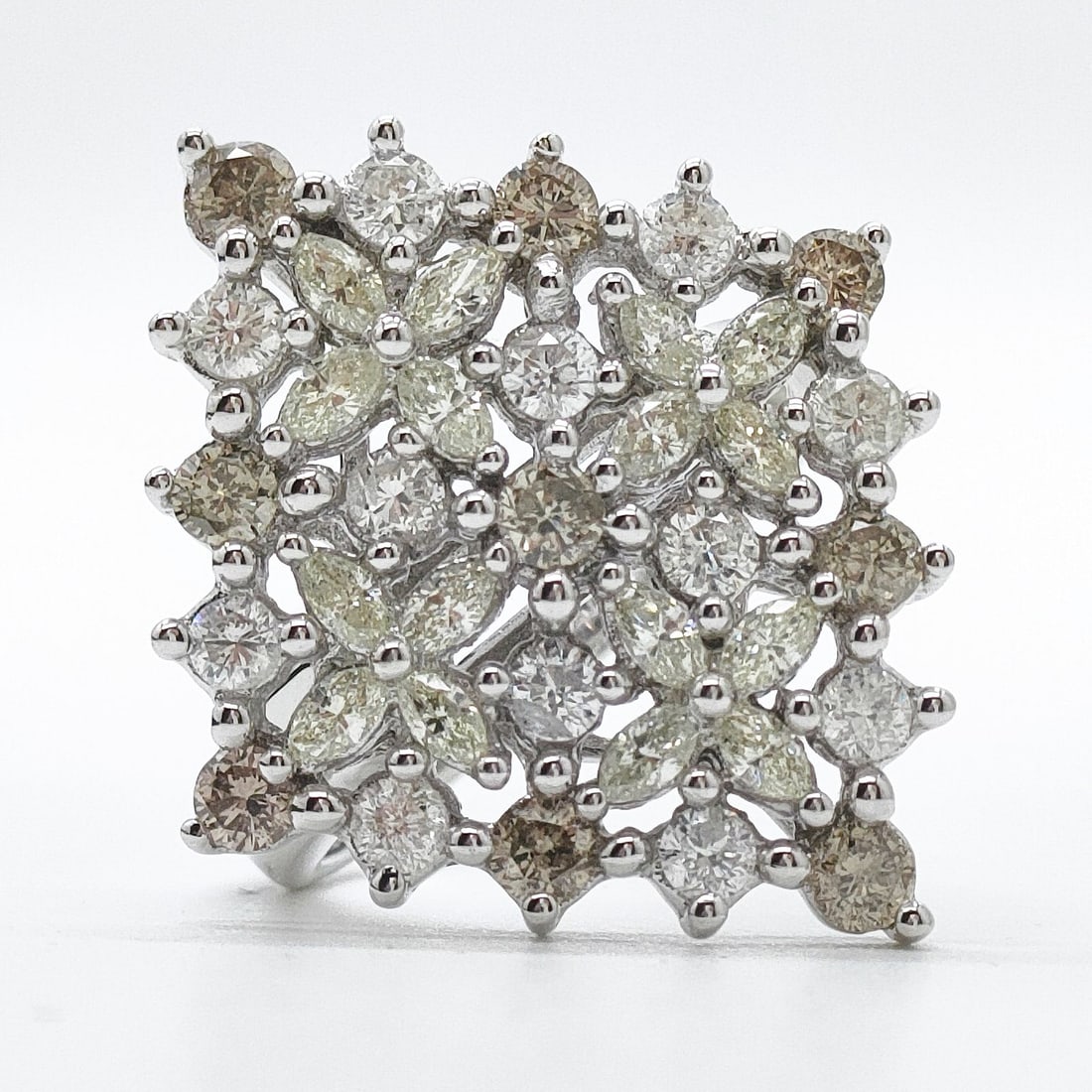 JEWELRY RING NATURAL DIAMOND WHITE GOLD: Jewelry Ring Natural Diamond White Gold Brand: Unbranded Type: Ring Material: White gold, Color: White gold Size: US 5 Accessories: None Accessories Notice: When purchasing pre-owned goods, please