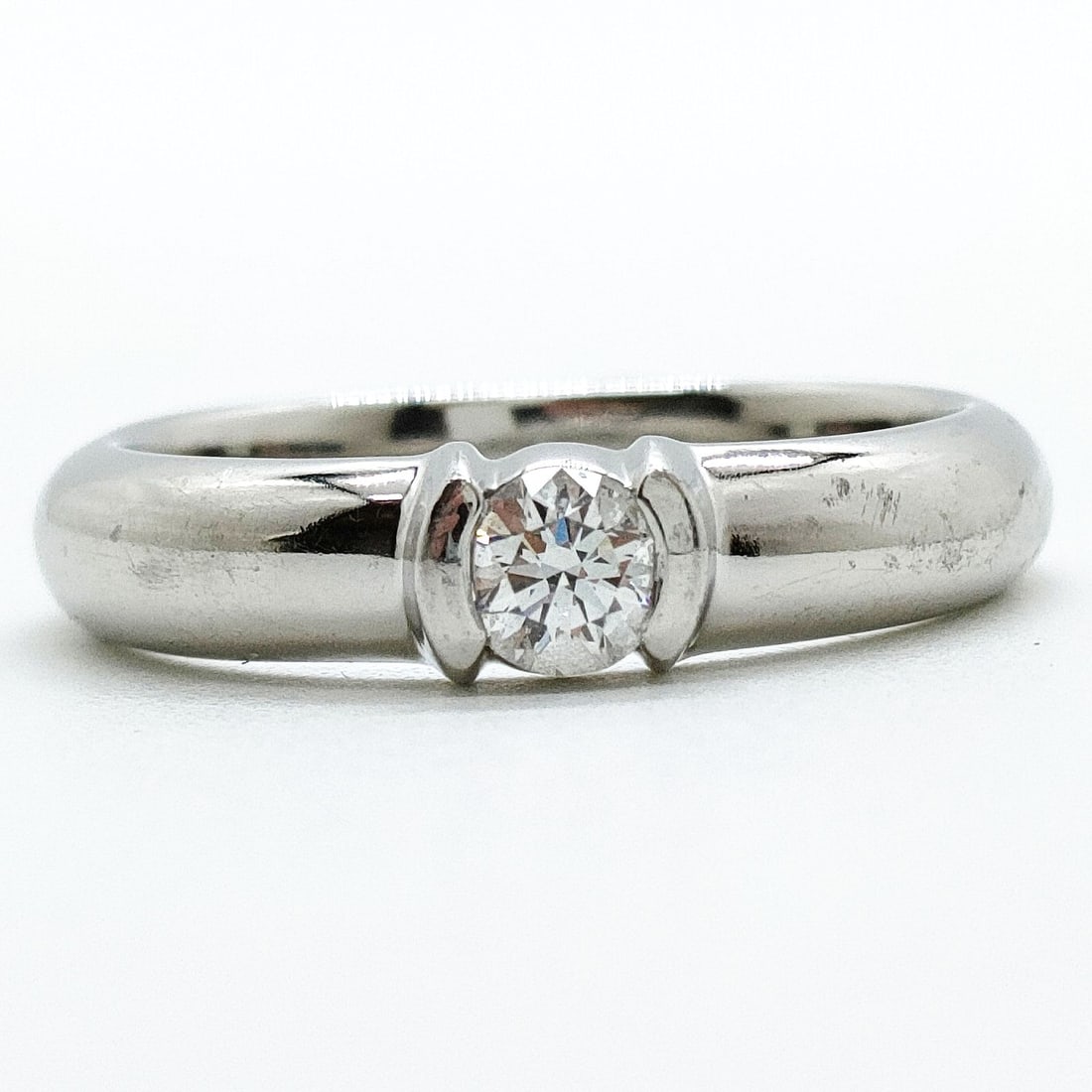 TIFFANY AND CO. RING DOTS NATURAL DIAMOND PLATINUM: Tiffany and Co. Ring Dots Natural Diamond Platinum Brand: Tiffany and Co. Type: Ring Material: Platinum, Color: Platinum Size: US 5 3/4 Accessories: None Accessories Notice: When purchasin