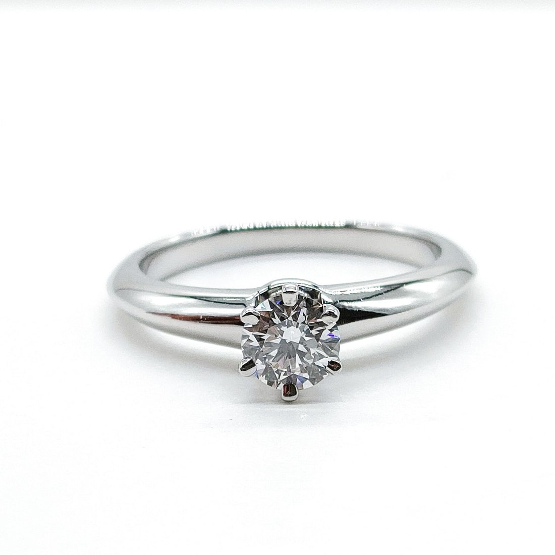 TIFFANY AND CO. RING SOLITAIRE NATURAL DIAMOND PLATINUM: Tiffany and Co. Ring Solitaire Natural Diamond Platinum Brand: Tiffany and Co. Type: Ring Material: Platinum, Color: Platinum Size: US 5 Accessories: None Accessories Notice: When purchasing