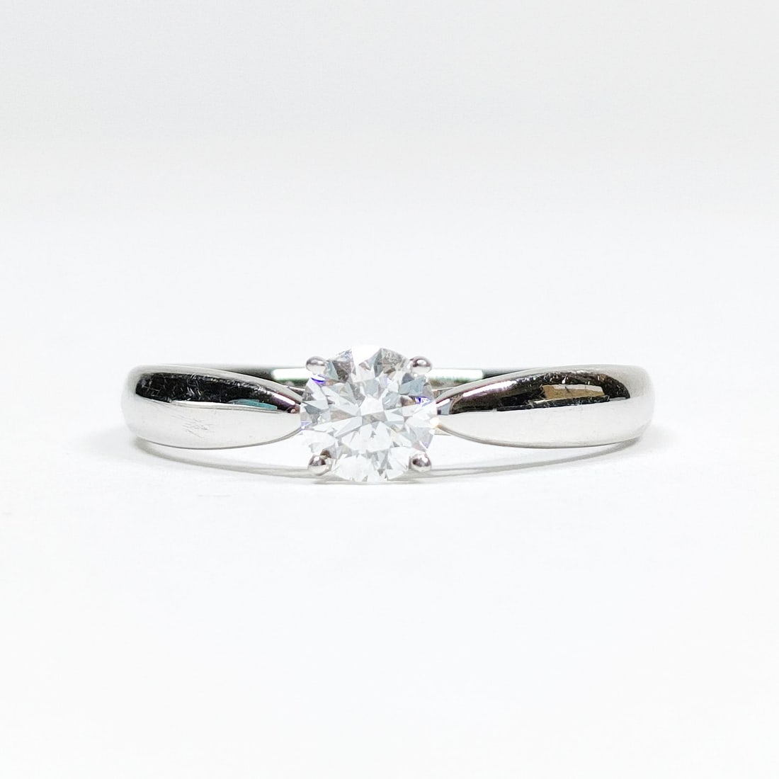 TIFFANY AND CO. RING HARMONY NATURAL DIAMOND: Tiffany and Co. Ring Harmony Natural Diamond Brand: Tiffany and Co. Type: Ring Material: Platinum, Color: Platinum Size: US 4 1/2 Accessories: None Accessories Notice: When purchasing pre-owned
