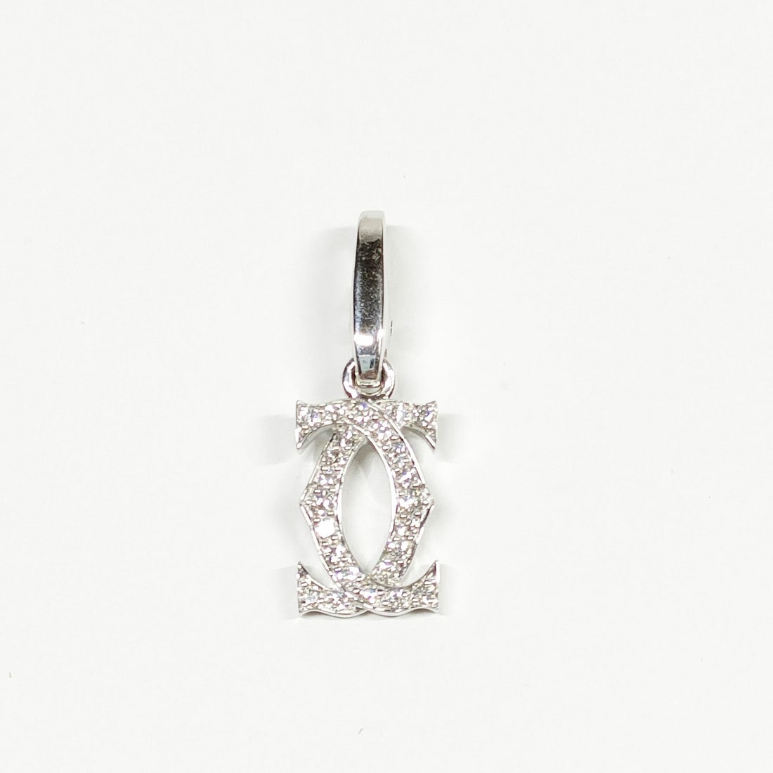 CARTIER PENDANT HEAD NATURAL DIAMOND GOLD: Cartier Pendant Head Natural Diamond Gold Brand: Cartier Type: Pendant Head Material: Gold, Color: White gold Size: Pendant Size : 1.57X0.84 cm / 0.61X0.33 inch Accessories: None Accessori