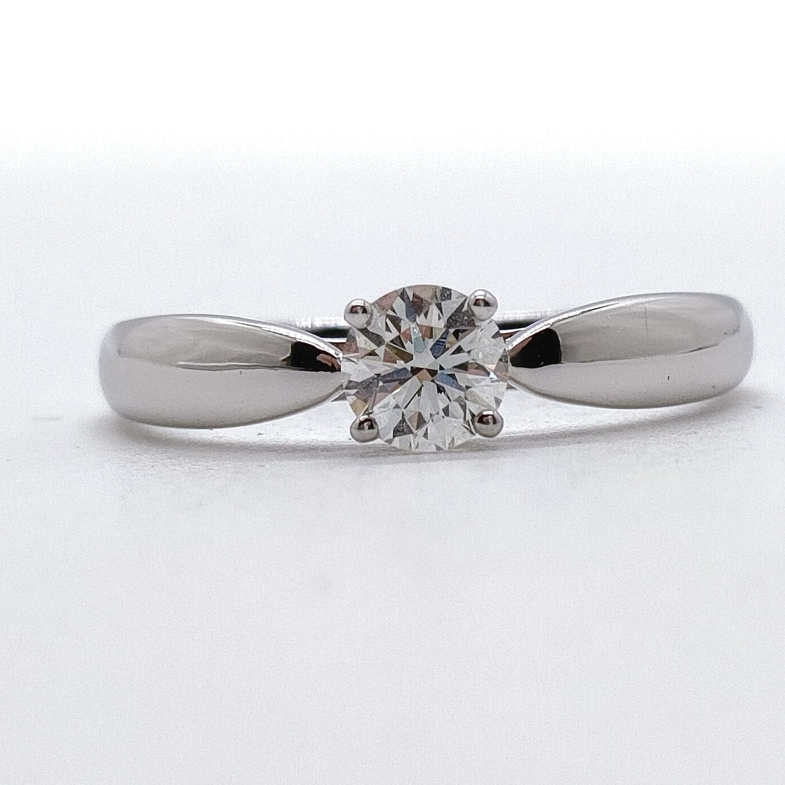 TIFFANY AND CO. RING HARMONY NATURAL DIAMOND PLATINUM: Tiffany and Co. Ring Harmony Natural Diamond Platinum Brand: Tiffany and Co. Type: Ring Material: Platinum, Color: Platinum Size: US 4 1/2 Accessories: None Accessories Notice: When purcha