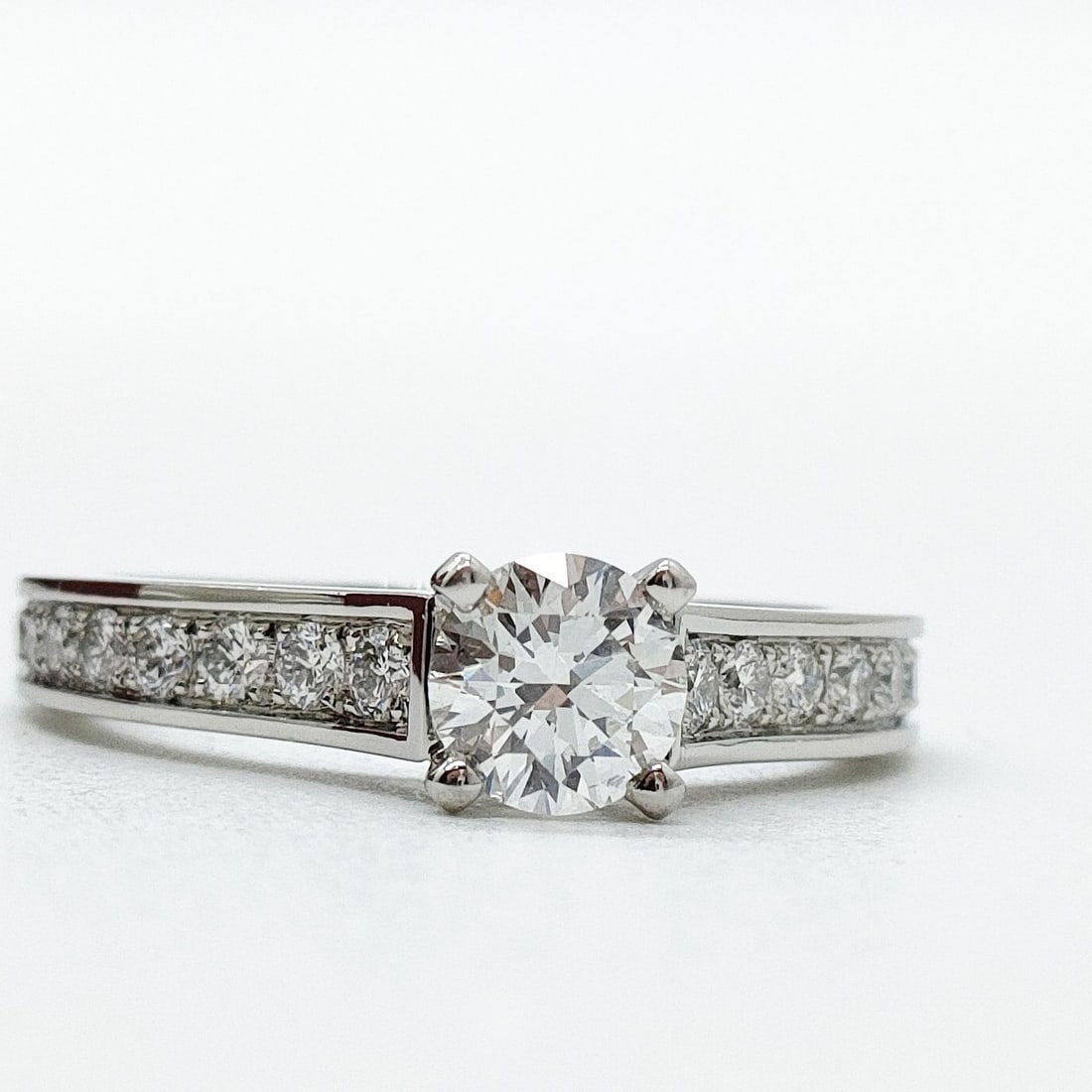 CARTIER RING SOLITAIRE NATURAL DIAMOND PLATINUM: Cartier Ring Solitaire Natural Diamond Platinum Brand: Cartier Type: Ring Material: Platinum, Color: Platinum Size: US 4 1/8 Accessories: None Accessories Notice: When purchasing pre-owned