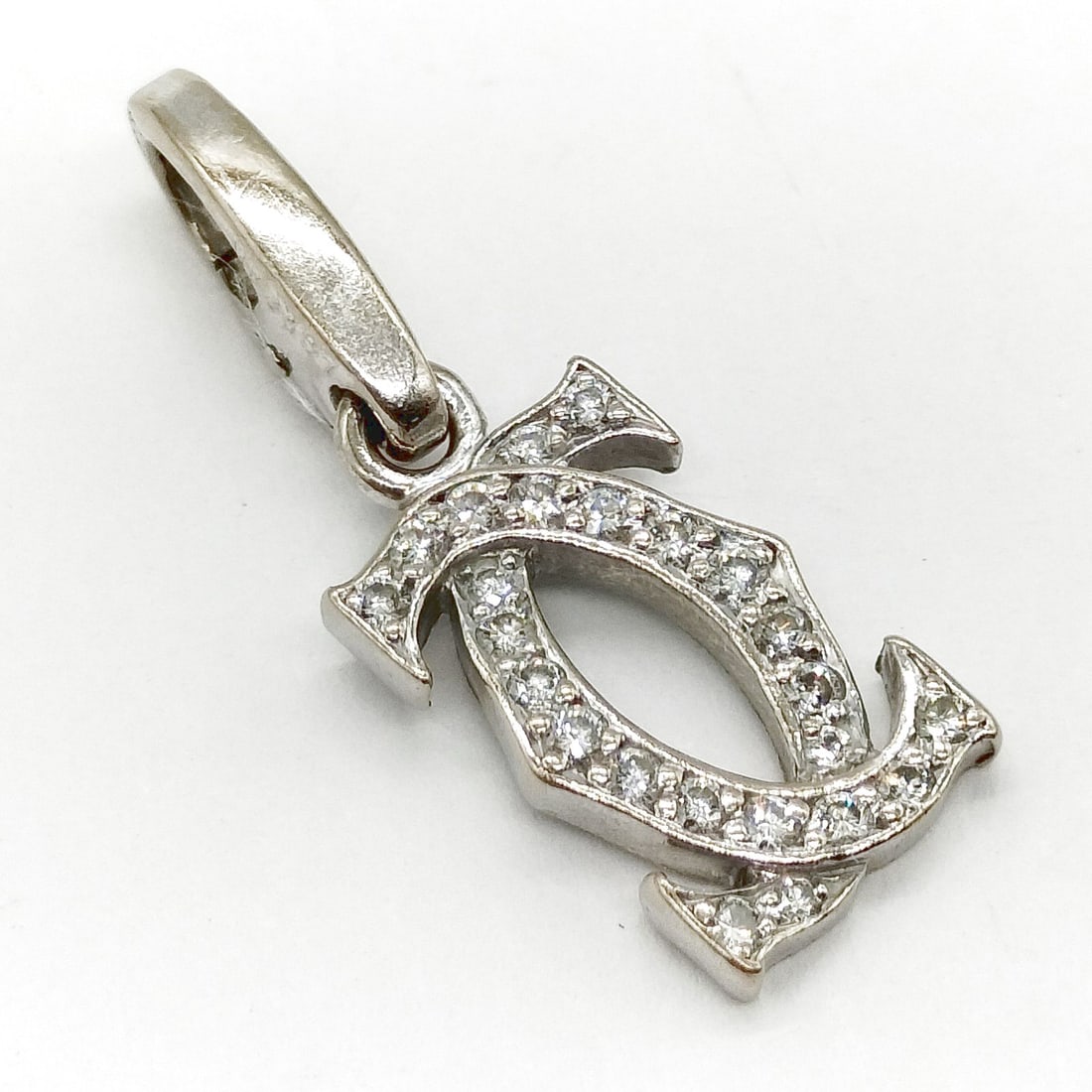 CARTIER PENDANT HEAD NATURAL DIAMOND GOLD: Cartier Pendant Head Natural Diamond Gold Brand: Cartier Type: Pendant Head Material: Gold, Color: White gold Size: Pendant Size : 2.5X1 cm / 0.98X0.39 inch Accessories: None Accessories N