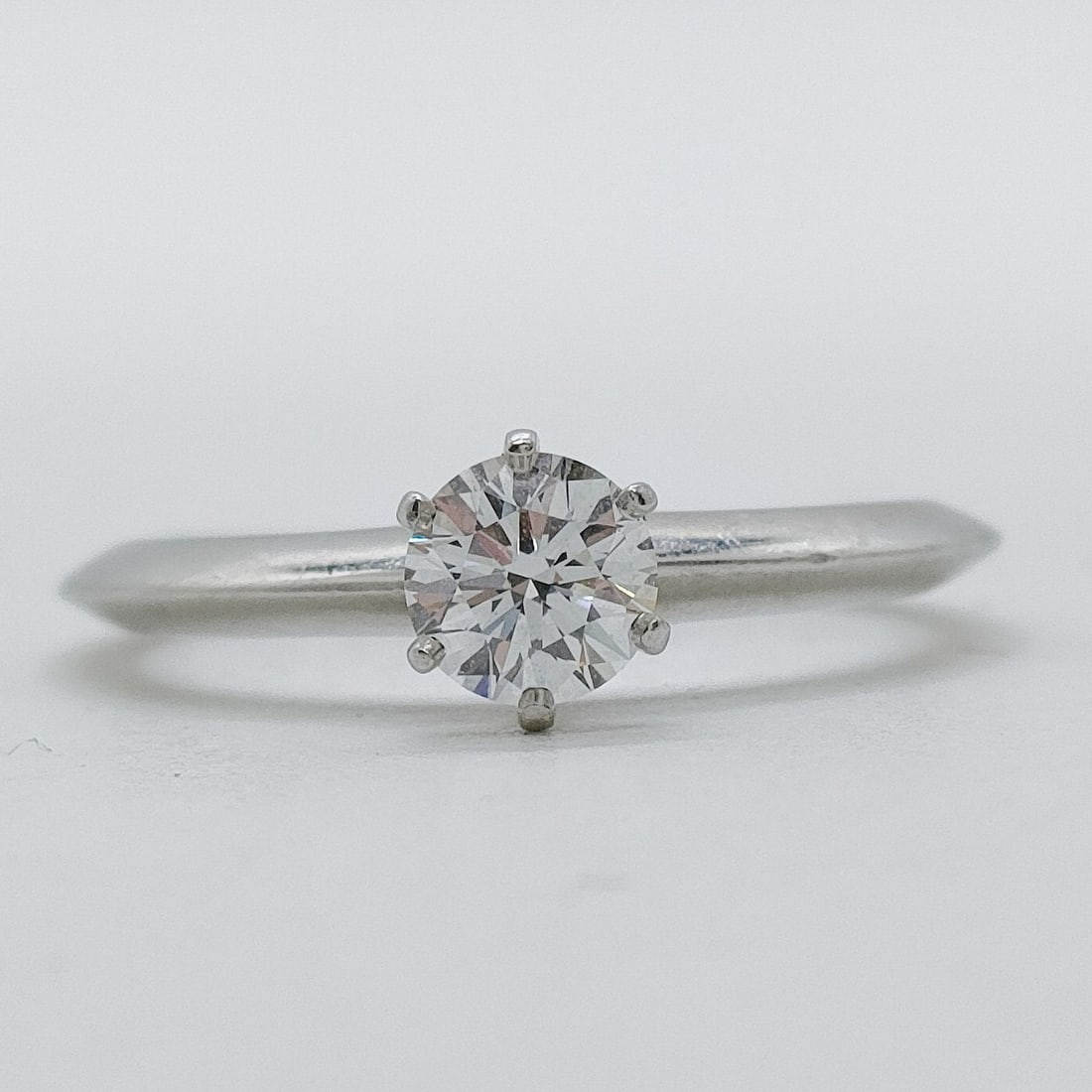 TIFFANY AND CO. RING SOLITAIRE NATURAL DIAMOND PLATINUM: Tiffany and Co. Ring Solitaire Natural Diamond Platinum Brand: Tiffany and Co. Type: Ring Material: Platinum, Color: Platinum Size: US 4 1/8 Accessories: None Accessories Notice: When purc