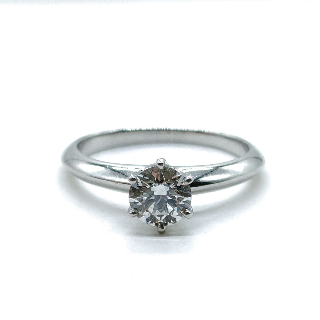 TIFFANY AND CO. RING SOLITAIRE NATURAL DIAMOND PLATINUM: Tiffany and Co. Ring Solitaire Natural Diamond Platinum Brand: Tiffany and Co. Type: Ring Material: Platinum, Color: Platinum Size: US 5 Accessories: None Accessories Notice: When purchasi