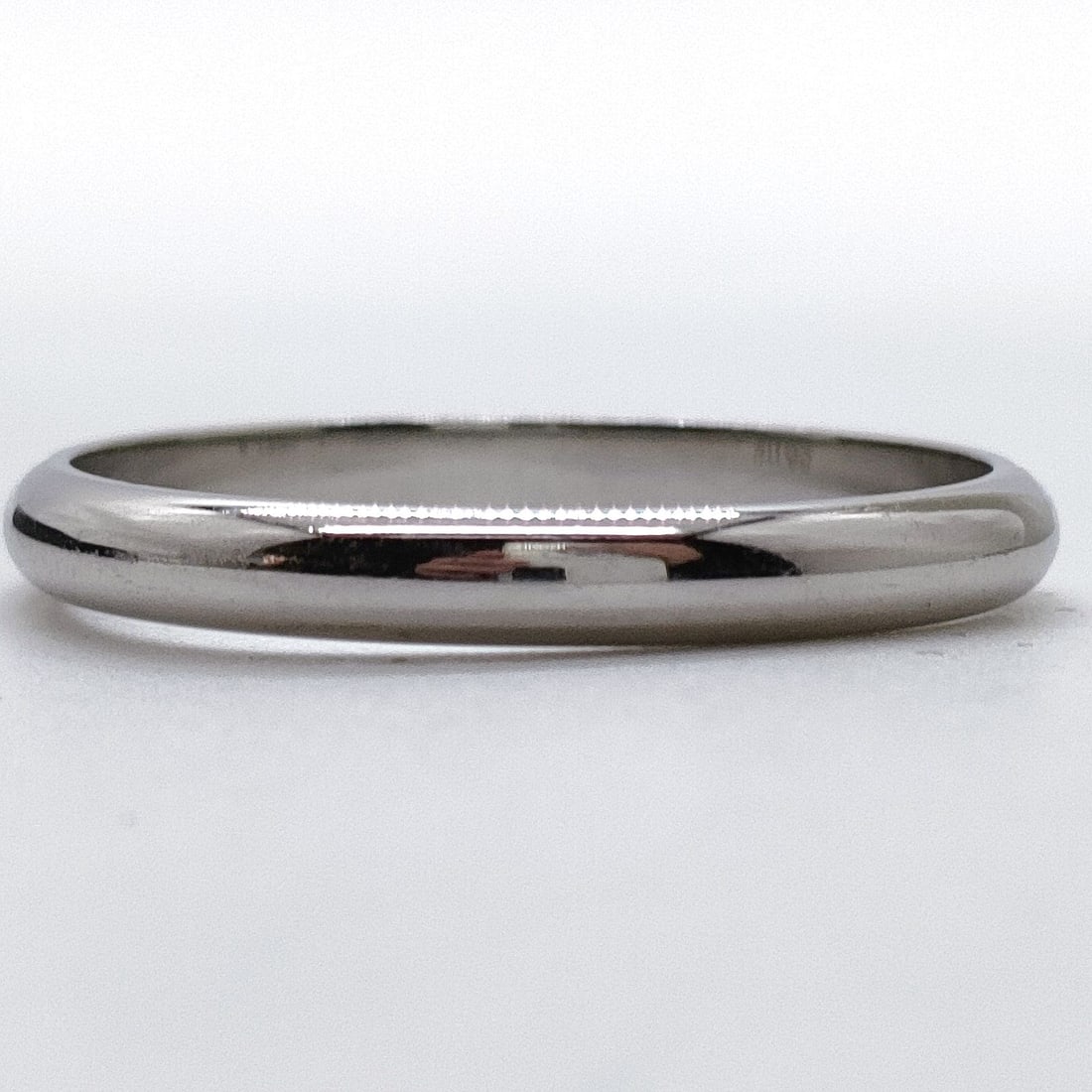 CARTIER RING BAND PLATINUM: Cartier Ring Band Platinum Brand: Cartier Type: Ring Material: Platinum, Color: Platinum Size: US 8 1/4 Accessories: None Accessories Notice: When purchasing pre-owned goods, please refer