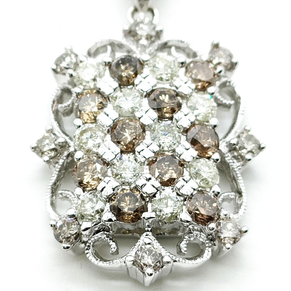JEWELRY NECKLACE NATURAL DIAMOND WHITE GOLD: Jewelry Necklace Natural Diamond White Gold Brand: Unbranded Type: Necklace Material: White gold, Color: White gold Size: Pendant Size : 2.94X1.83 cm / 1.15X0.72 inch Chain Size : 46 cm / 18.1 inch