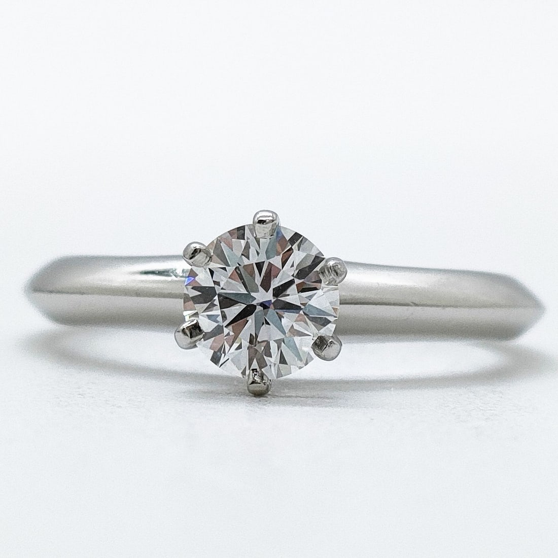 TIFFANY AND CO. RING SOLITAIRE NATURAL DIAMOND PLATINUM: Tiffany and Co. Ring Solitaire Natural Diamond Platinum Brand: Tiffany and Co. Type: Ring Material: Platinum, Color: Platinum Size: US 4 1/2 Accessories: None Accessories Notice: When purc