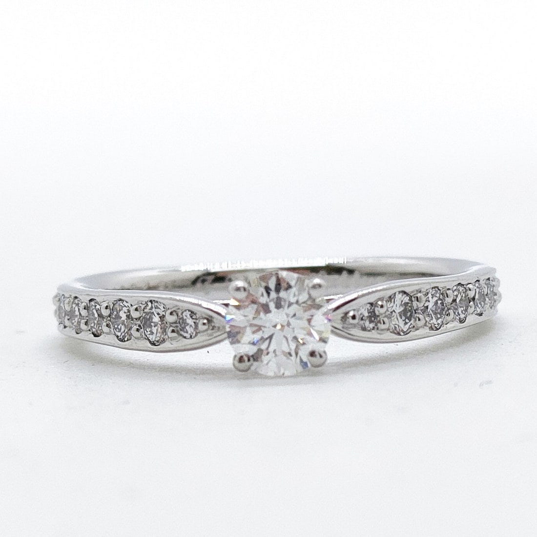 TIFFANY AND CO. RING HARMONY NATURAL DIAMOND PLATINUM: Tiffany and Co. Ring Harmony Natural Diamond Platinum Brand: Tiffany and Co. Type: Ring Material: Platinum, Color: Platinum Size: US 4 1/8 Accessories: None Accessories Notice: When purcha