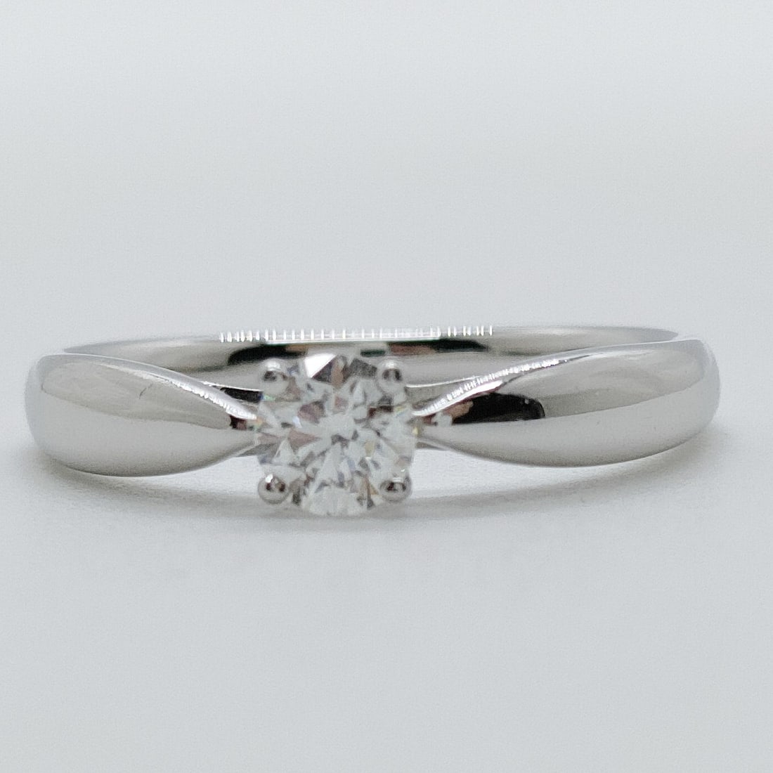 TIFFANY AND CO. RING HARMONY SOLITAIRE NATURAL DIAMOND: Tiffany and Co. Ring Harmony Solitaire Natural Diamond Brand: Tiffany and Co. Type: Ring Material: Platinum, Color: Platinum Size: US 4 1/8 Accessories: None Accessories Notice: When purch