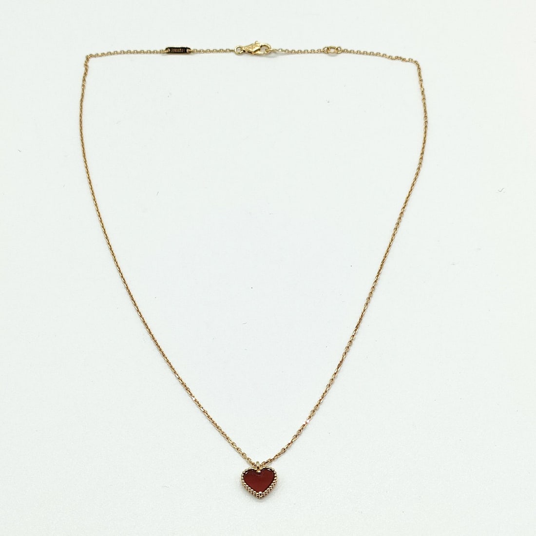 VAN CLEEF AND ARPELS NECKLACE SWEET ALHAMBRA GOLD: Van Cleef and Arpels Necklace Sweet Alhambra Gold Brand: Van Cleef and Arpels Type: Necklace Material: Gold, Color: Yellow Gold Size: Pendant Size : 0.88X0.87 cm / 0.34X0.34 inch Chain Size : 41 cm / 