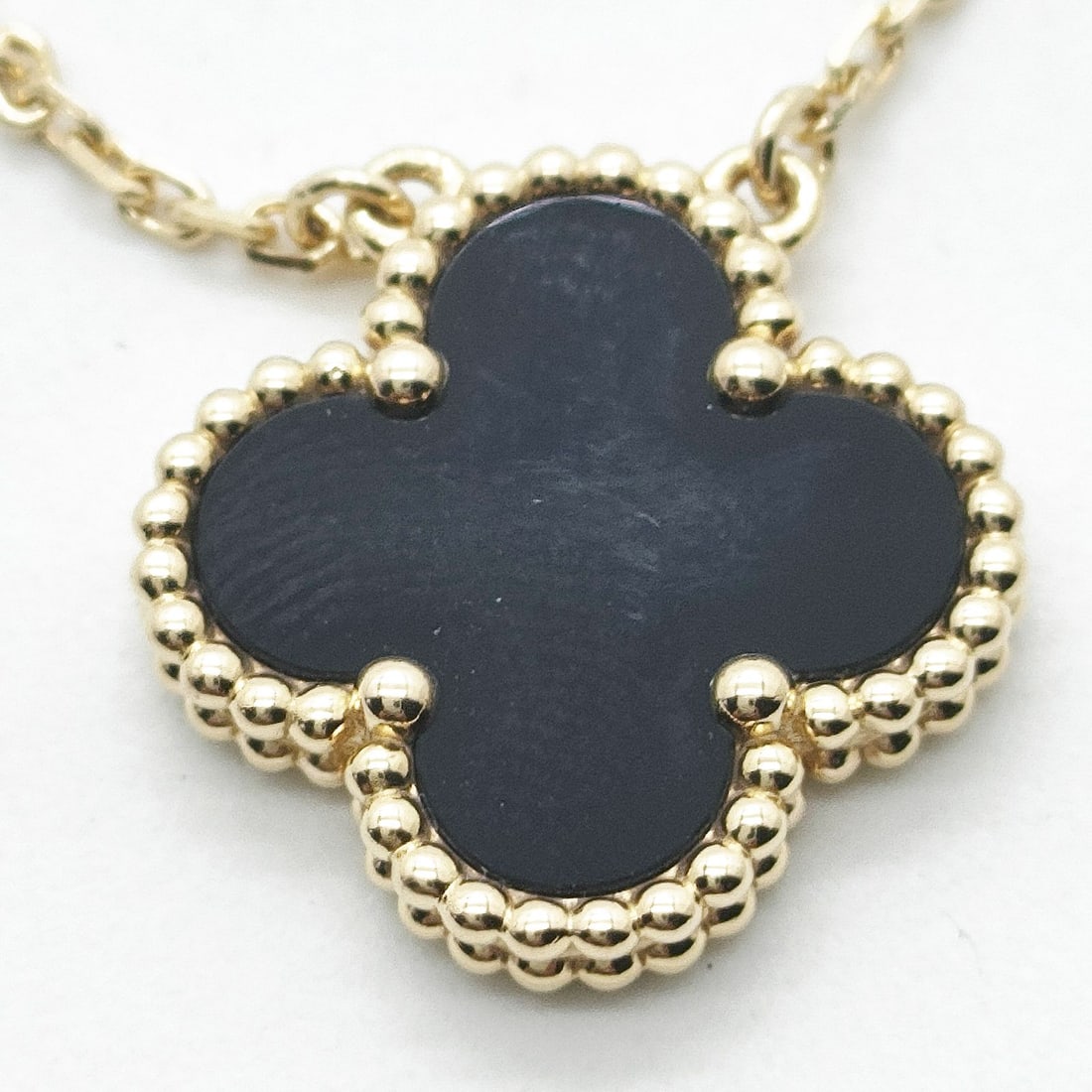 VAN CLEEF AND ARPELS NECKLACE ALHAMBRA GOLD: Van Cleef and Arpels Necklace Alhambra Gold Brand: Van Cleef and Arpels Type: Necklace Material: Gold, Color: Yellow Gold Size: Pendant Size : 1.47X1.49 cm / 0.57X0.58 inch Chain Size : 42 cm / 16.5 i