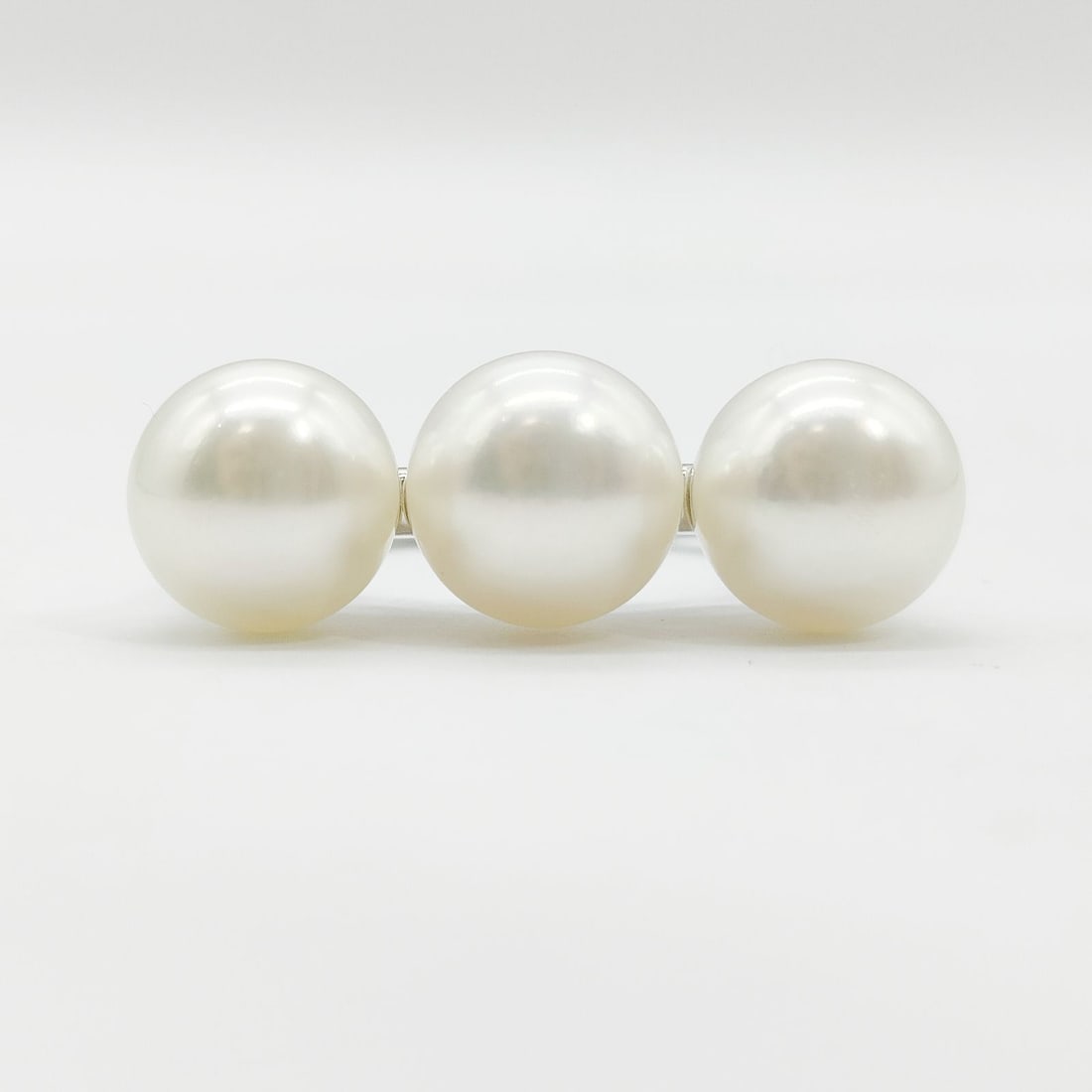 TASAKI RING BALANCE ERA PEARL GOLD: TASAKI Ring balance era Pearl Gold Brand: TASAKI Type: Ring Material: Gold, Main Stone/Creation Pearl Color: White gold Size: US 4 1/8 Accessories: None Accessories Notice: When purchasing