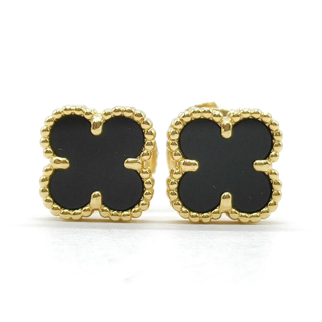 VAN CLEEF AND ARPELS PIERCED EARRING SWEET ALHAMBRA GOLD: Van Cleef and Arpels Pierced Earring Sweet Alhambra Gold Brand: Van Cleef and Arpels Type: Pierced Earring Material: Gold, Color: Yellow Gold Size: None Accessories: None Accessories Notic
