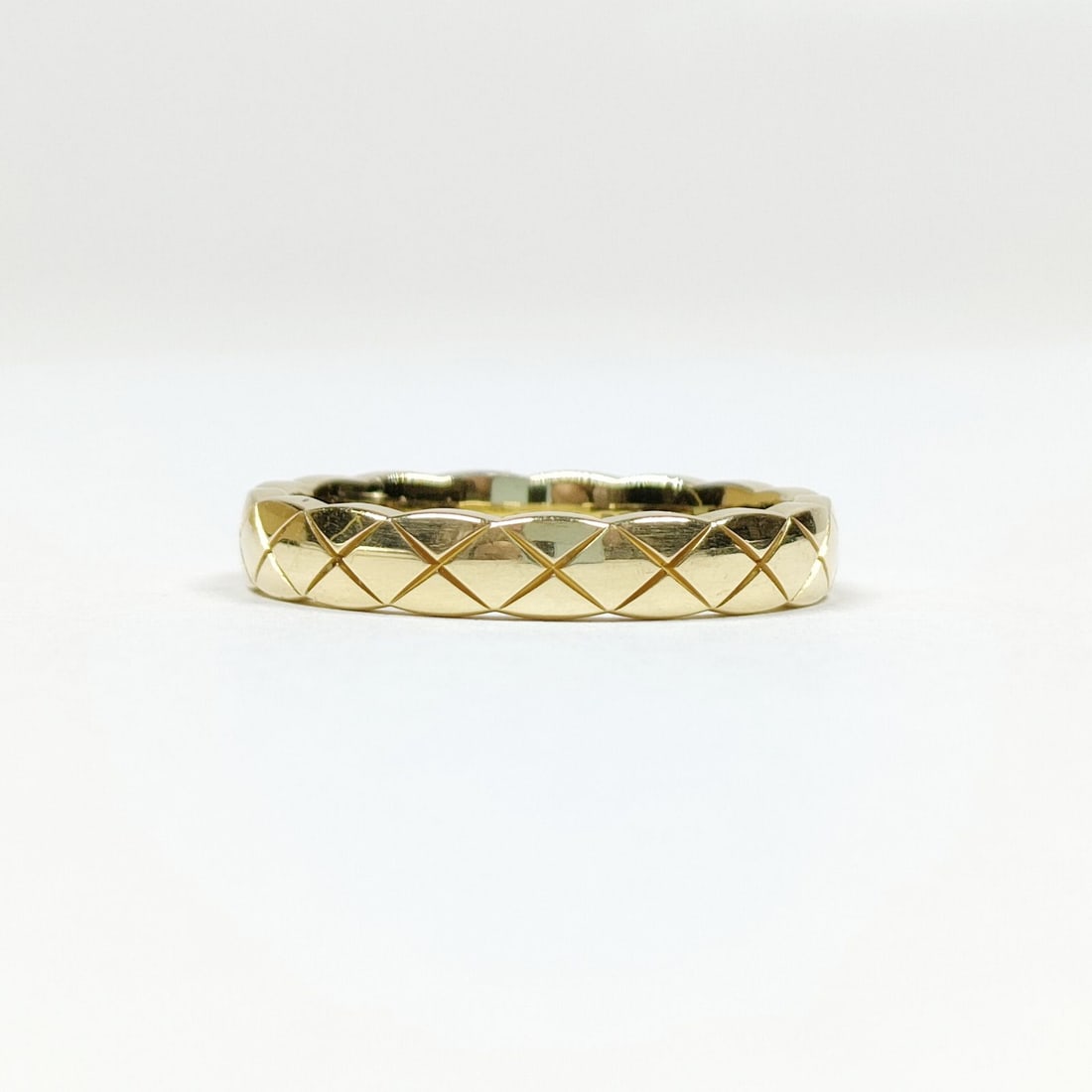 CHANEL RING COCO CRASH GOLD YELLOW GOLD: Chanel Ring COCO Crash Gold Yellow Gold Brand: Chanel Type: Ring Material: Gold, Color: Yellow Gold Size: US 5 3/8 Accessories: None Accessories Notice: When purchasing pre-owned goods, pl