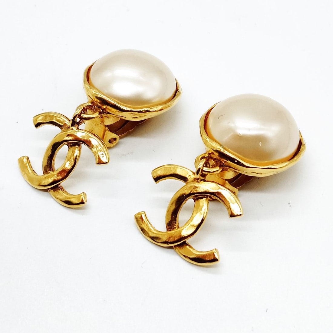 CHANEL EARRING GOLD WHITES (1 of 5)