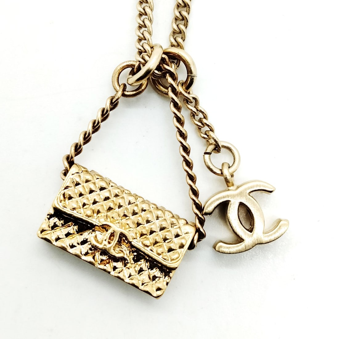 CHANEL PENDANT NECKLACE GOLD: Chanel Pendant Necklace Gold Brand: Chanel Type: Pendant Necklace Material: Metal, Color: Gold Size: Full Length : 41 cm (approx) Accessories: None Accessories Notice: When purchasing pre-owned