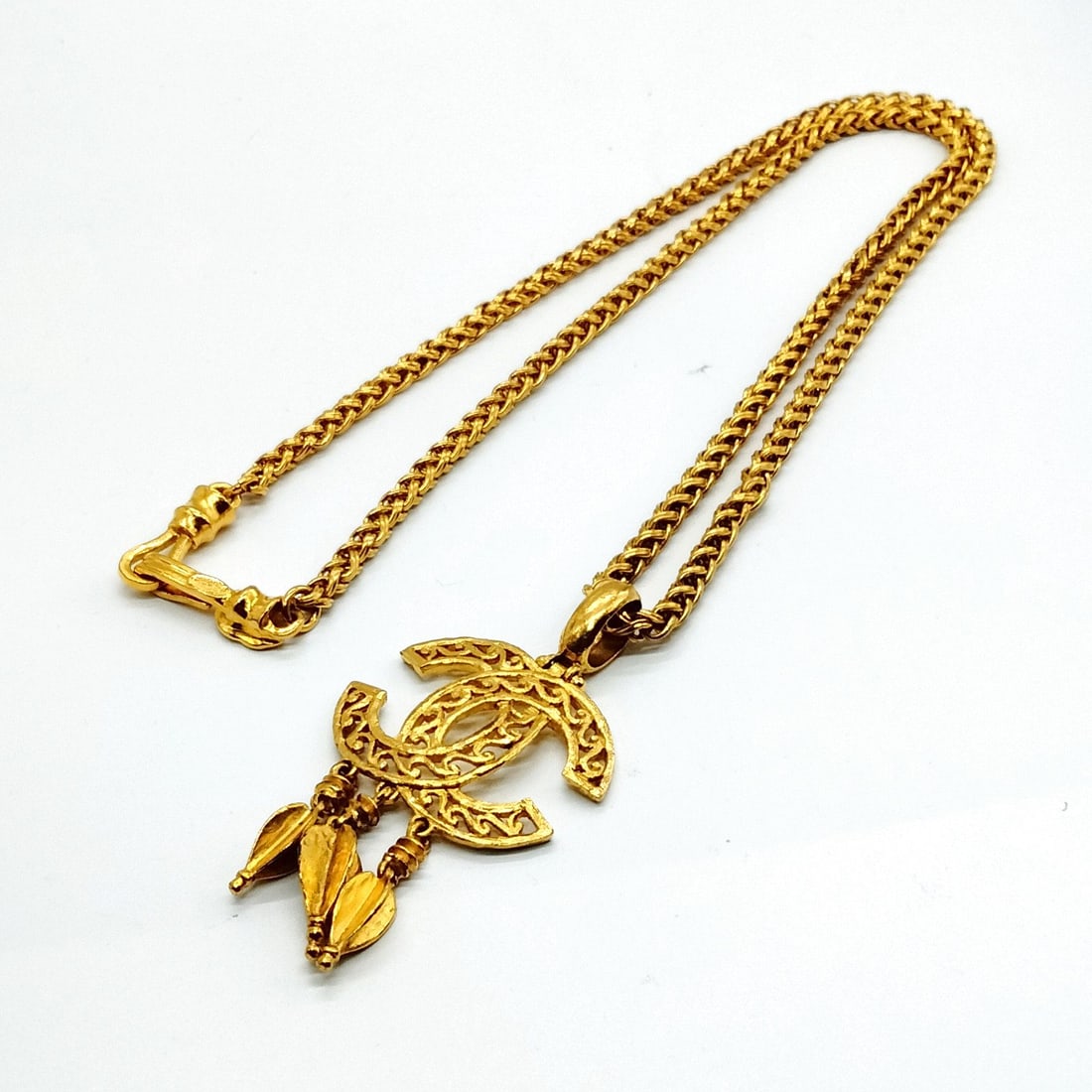 CHANEL PENDANT NECKLACE GOLD (1 of 5)