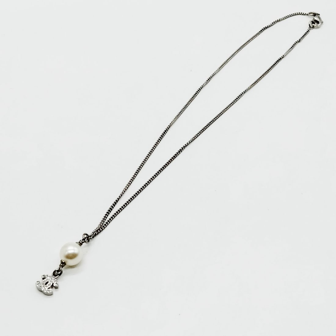 CHANEL PENDANT NECKLACE SILVER WHITES: Chanel Pendant Necklace Silver Whites Brand: Chanel Type: Pendant Necklace Material: Metal, Color: Silver Size: Full Length : 42 cm (approx) Size : 0.9x3 Accessories: None Accessories Notice: When