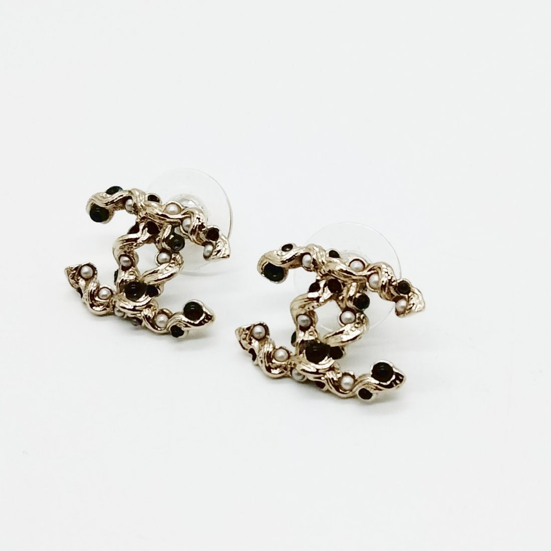 CHANEL PIERCED EARRING SILVER (1 of 4)