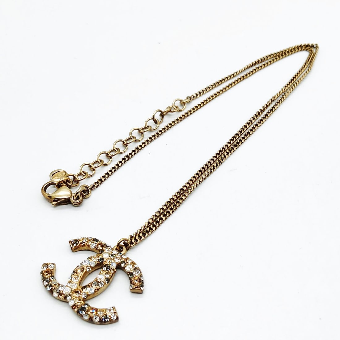 CHANEL PENDANT NECKLACE GOLD: Chanel Pendant Necklace Gold Brand: Chanel Type: Pendant Necklace Material: Metal, Color: Gold Size: Full Length : 48 cm (approx) Size : 2.6x2.2 Accessories: None Accessories Notice: When purchasing