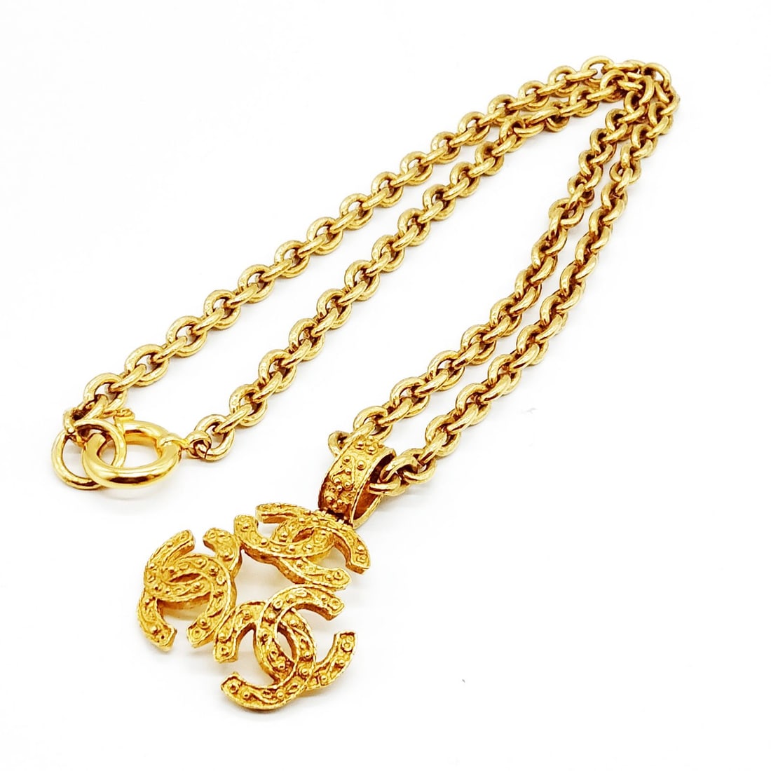 CHANEL PENDANT NECKLACE TRIPLE: Chanel Pendant Necklace Triple Brand: Chanel Type: Pendant Necklace Material: Metal, Color: Gold Size: Full Length : 90 cm (approx) Accessories: None Accessories Notice: When purchasing pr