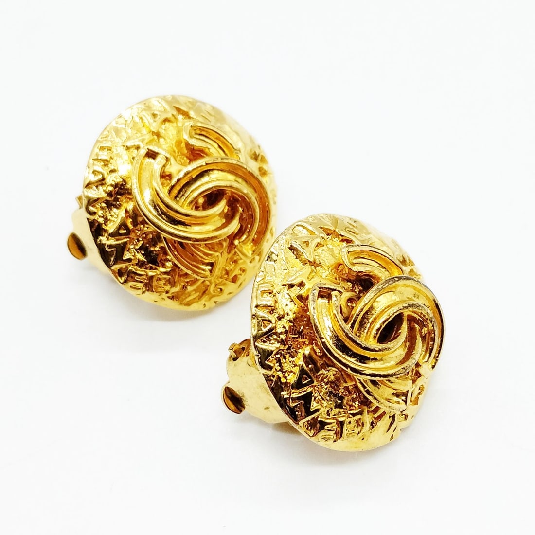 CHANEL EARRING GOLD: Chanel Earring Gold Brand: Chanel Type: Earring Material: Metal, Color: Gold Size: Size : 2x2 Accessories: None Accessories Notice: When purchasing pre-owned goods, please refer to the photos of the
